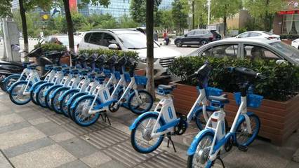 簡陽街頭驚現(xiàn)共享電瓶車,希望不要像共享單車這樣的結(jié)局!